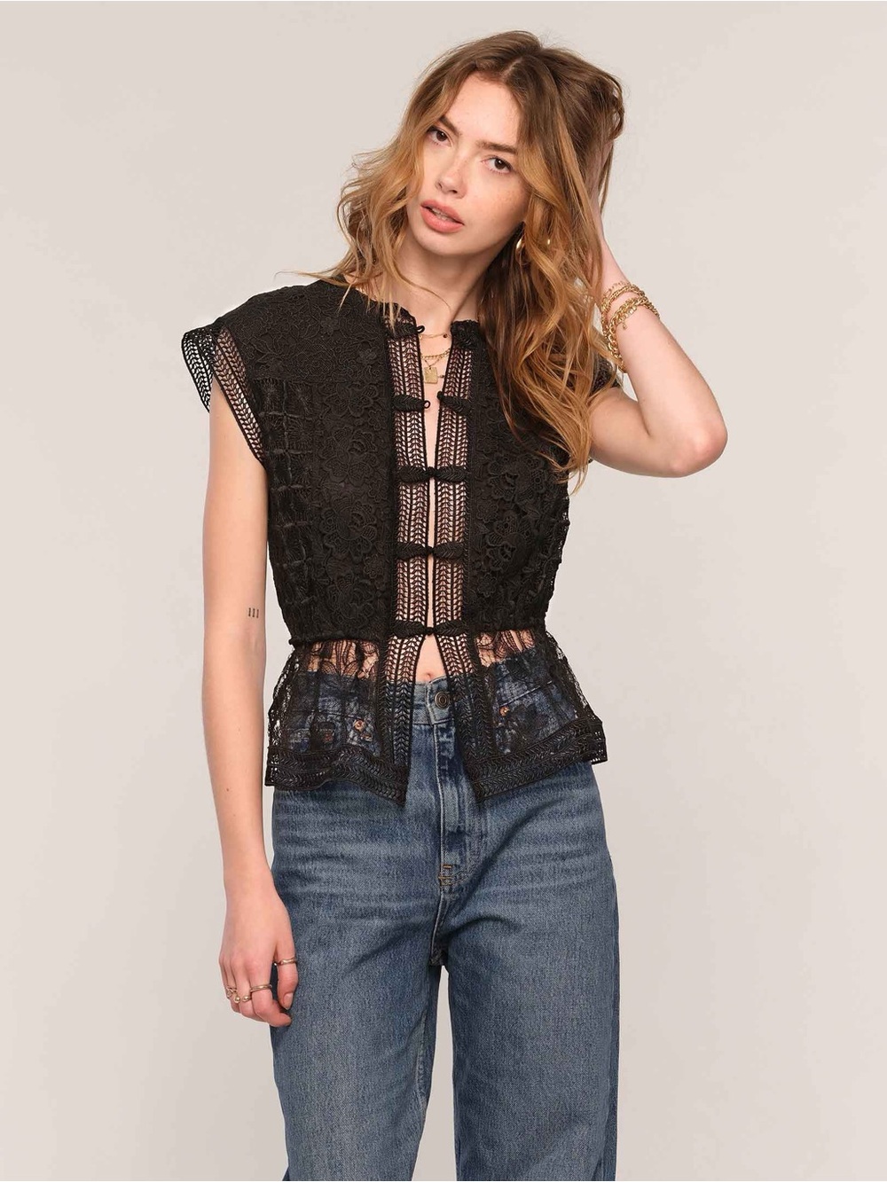 Heartloom gianna top / with toggle clasp closure